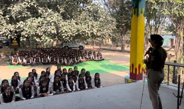 *रायपुर पुलिस ने छात्र-छात्राओं और शिक्षकों को नशे से संबंधित अपराध, पाॅक्सो एक्ट, साईबर सुरक्षा, मानवीय नैतिक शिक्षा के संबंध में दी महत्वपूर्ण जानकारी*