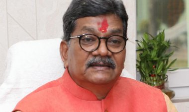 *छग विस् अध्यक्ष डॉ चरणदास महंत ने होली की प्रदेशवासियों को दी बधाई शुभकामनाएं।*