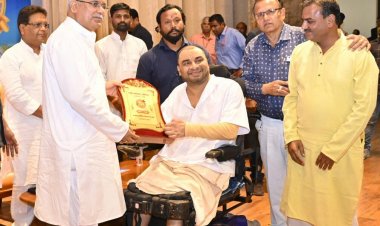 *छत्तीसगढ़ मूर्तिकार चित्रकार संघ के राष्ट्रीय अधिवेशन में शामिल हुए मुख्यमंत्री*