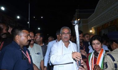*कांग्रेस ने निकाली लोकतंत्र बचाओ मशाल शांति मार्च रैली*