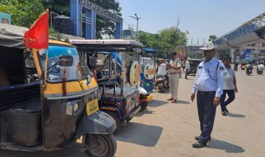 *बिना लाइसेंस एवं परमिट के संचालित सवारी ऑटो के विरुद्ध यातायात पुलिस की अभियान कारवाही*