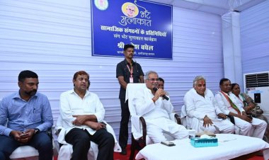 *मुख्यमंत्री श्री बघेल से भेंट-मुलाकात के दौरान अनेक सामाजिक संगठनों के प्रतिनिधियों ने की मुलाकात*