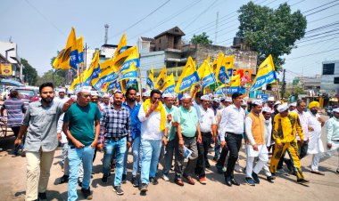 *आम आदमी पार्टी को राष्ट्रीय पार्टी का दर्जा मिलने पर पदाधिकारी और कार्यकर्ताओं ने निकाली पदयात्रा*