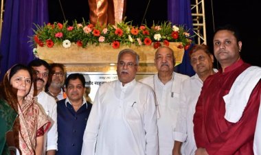 *मुख्यमंत्री श्री बघेल ने पंडरी ऑक्सीजोन में शहीद नंदकुमार पटेल की आदमकद प्रतिमा का किया अनावरण*