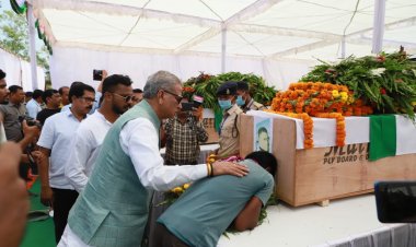 *अपने समस्त कार्यक्रम रद्द कर शहीदों को श्रद्धांजलि देने दंतेवाड़ा पहुंचे ओम माथुर*