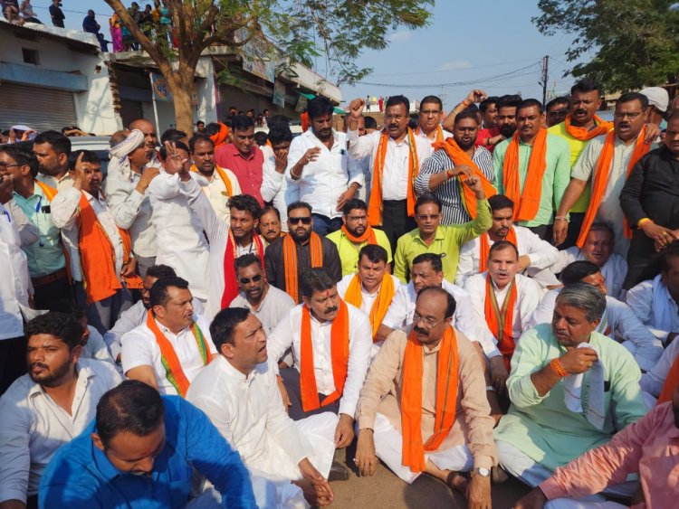 *बिरनपुर में उमड़ा आक्रोशित जन सैलाब भुनेश्वरके हत्यारों को फांसी दी जाए- साव*