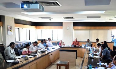 *स्वास्थ्य मंत्री श्री टी.एस. सिंहदेव ने सभी विभागाध्यक्षों और वरिष्ठ अधिकारियों के साथ की विभागीय कामकाज की समीक्षा*