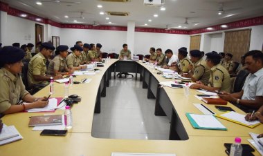 *वरिष्ठ पुलिस अधीक्षक महोदय द्वारा आहुत की गई रायपुर पुलिस के अधिकारियों की बैठक*