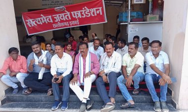 *बस स्टैंड पार्किंग -कन्हैया के नेतृत्व में सत्यमेव जयते फाउंडेशन ने दिया धरना*