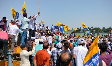 *शराब घोटाले के खिलाफ 'आप' का बड़ा आंदोलन, हजारों कार्यकर्ताओं ने किया सीएम हाउस का घेराव*