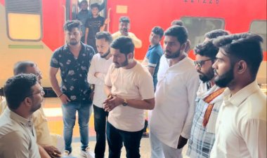 *एनएसयूआई प्रदेश अध्यक्ष नीरज पांडेय के नेतृत्व में परेशान यात्रियों से संवाद करने पहुंचे एनएसयूआई कार्यकर्ता*