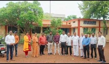 मुख्यमंत्री के घोषणा के बाद  देवरबीजा में नवीन महाविद्यालय का निरीक्षण में पहुंचे दुर्ग विश्व विद्यालय एवं प्राचार्य बेमेतरा ,साजा निरीक्षण में