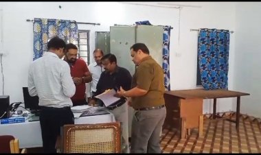 नवीन उपतहसील कार्यालाय देवरबीजा का निरीक्षण  किये दुर्ग संभाग कमिश्नर