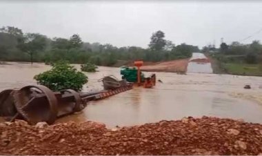 जशपुर जिले के पत्थलगांव इलाके में देर रात हुई झमाझम बारिश के कारण जनजीवन अस्त व्यस्त हो गया