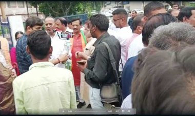 नग्न प्रदर्शन मामले में गरमाई सियासत...