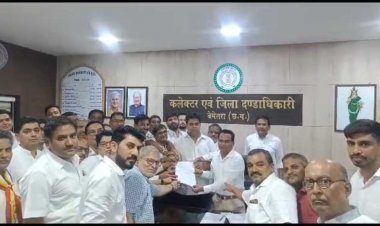 बेमेतरा जिले के सकल जैन समाज द्वारा गुरूवार को कलेक्ट्रेट पहुंचकर राष्ट्रपति और राज्यपाल के नाम सौंपे ज्ञापन