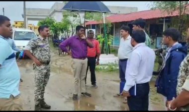 कलेक्टर एवं पुलिस अधीक्षक ने लिया बाढ़ प्रभावित इलाकों का जायजा