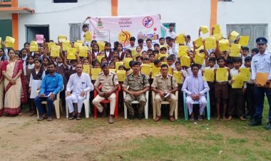 पुलिस मुख्यालय  नया रायपुर के निर्देशानुसार चलाई जा रही जागरुकता अभियान में सुकमा के सरस्वती शिशु मंदिर सुकमा में बालक बालिकाओ को  सुरक्षा हेतु तैयार अभिव्यक्ति ऐप की जानकरी दी गयी