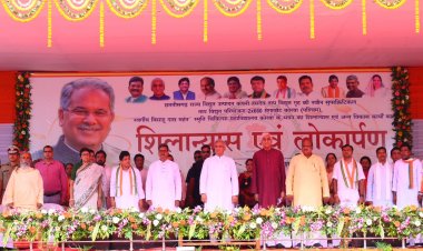 मुख्यमंत्री श्री भूपेश बघेल का सम्बोधन कोरबा में आम सभा को संबोधित करते हुए मुख्यमंत्री श्री भूपेश बघेल ने कहा कि कोरबा ऊर्जा की राजधानी है नेहरु जी ने 1957 में यहां बिजली प्लांट की शुरुआत की थी