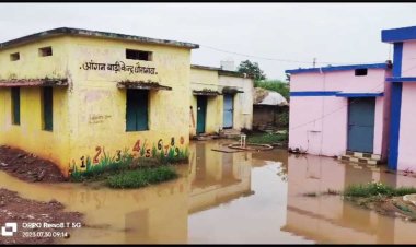 बारिश का मौसम शुरू होते ही सरकारी कार्यालय का बड़ी-बड़ी बातों की हकीकत सामने आने लगती है
