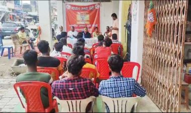 लखनपुर में भारतीय जनता पार्टी एवम भारतीय जनता युवा मोर्चा मंडल नव मतदाता जोड़ने के लिए बैठक की गई