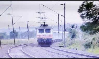 CM ने लिखा PM को पत्र , कहा- ट्रेनों के अनियमित परिचालन पर रोक लगाए