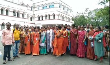 लंबित भुगतान को लेकर मितानिनों ने सौंपा कलेक्टर के एसडीएम को ज्ञापन