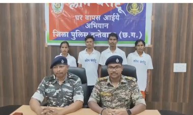 स्वतंत्रता दिवस से पूर्व 01 ईनामी सहित कुल 04 नक्सलियों ने जताया संविधान पर विश्वास   ‘‘लोन वर्राटू‘‘ (घर वापस आईये)अभियान के अन्तर्गत किया आत्मसमर्पण