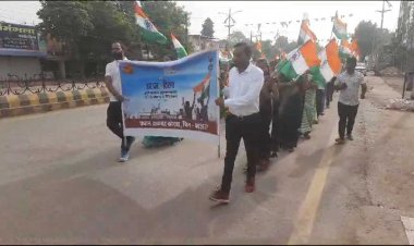 प्रधान डाकघर के कर्मचारियों द्वारा निकाली गई तिरंगा रैली