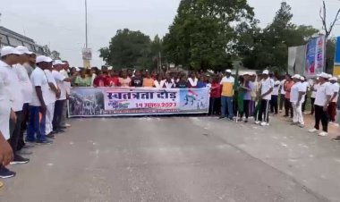 आज मुख्यालय में खेल एवं युवा कल्याण विभाग द्वारा पुराना बस स्टैंड से हाई स्कूल ग्राउंड तक स्वतंत्रता दौड़ का आयोजन किया गया