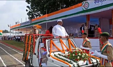 गौरेला पेंड्रा मरवाही जिले में राजस्व मंत्री जयसिंह अग्रवाल ने गुरुकुल मैदान में किया ध्वजारोहण
