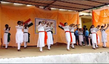 स्वामी आत्मानंद उत्कृष्ट अंग्रेजी एवं हिंदी माध्यम विद्यालय दरभा , ब्लॉक दरभा  में  स्वतंत्रता दिवस के उपलक्ष्य में एक विशेष कार्यक्रम आयोजित किया गया