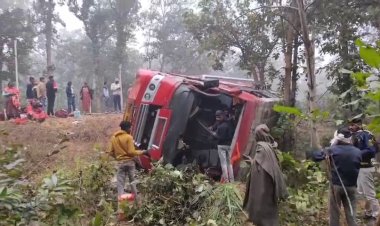 तीर्थ यात्रीयो से भरी बस हुआ दुर्घटनाग्रस्त मंगलम टूर एंड ट्रेवल्स की बस बताई जा रही है