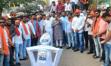 *न्यायधानी बिलासपुर भाजपा ने रायपुर कार्यालय में हुई तोड़फोड़ के विरोध में मुख्यमंत्री बघेल का फूका पुतला*