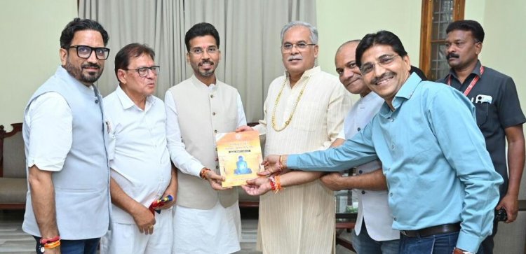 *मुख्यमंत्री श्री बघेल से भगवान महावीर जन्म कल्याणक महोत्सव समिति रायपुर के अध्यक्ष ने की सौजन्य मुलाकात*