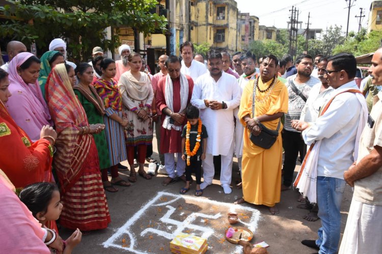 *विधायक विकास उपाध्याय एवं वार्ड क्र.01 की महिलाओं ने स्वीकृत मार्गों के डामरीकरण, सी.सी. रोड व नाली निर्माण कार्यों का किया भूमि पूजन*