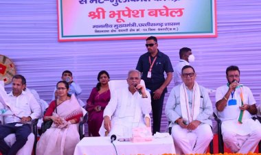 *धमतरी शहर में बनेगा मिनी स्टेडियम की घोषणा भेंट मुलाकात में मुख्यमंत्री श्री बघेल ने*