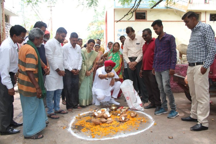 *21लाख के सड़क डामरीकरण निर्माण कार्य का किया भूमिपूजन विधायक कुलदीप सिंह जुनेजा एवम पार्षद नीलम जगत ने*