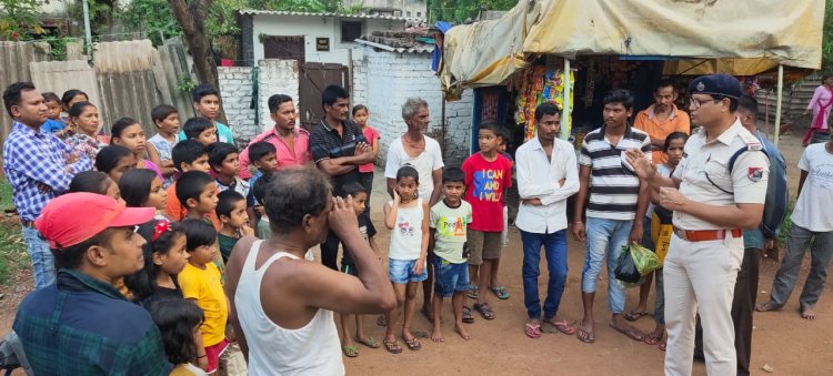 *गाड़ियों में पत्थरबाजी की घटनाओं की रोकथाम के लिए रेल्वे सुरक्षा बल रायपुर ने चलाया जागरुकता अभियान*