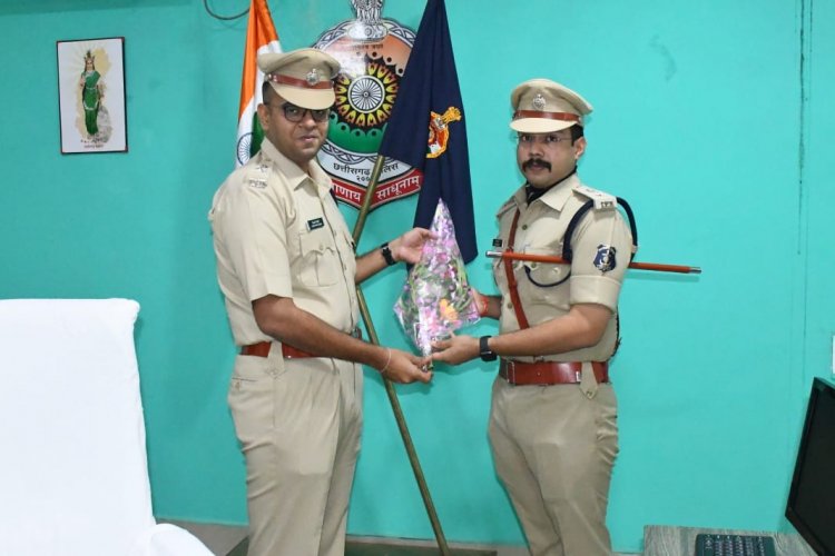 दन्तेवाड़ा जिला में नव पदस्थ पुलिस अधीक्षक श्री गौरव राय(भा पु से) ने पदभार ग्रहण किया