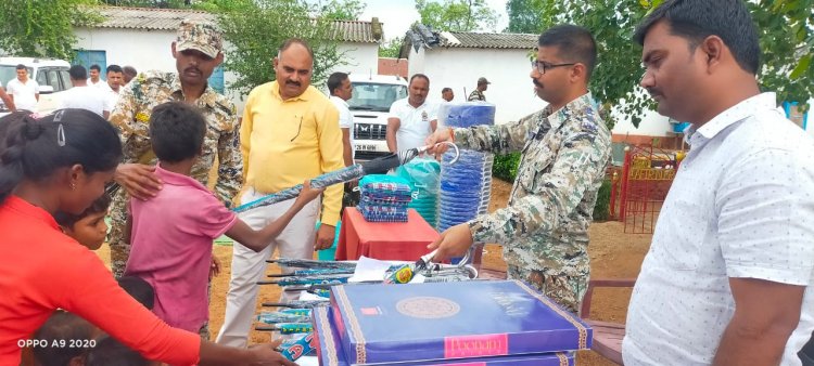 सामुदायिक पुलिसिंग के तहत् सिविक एक्शन कार्यक्रम का आयोजन, रानीबोदली के ग्रामीण हुए पुलिस से रूबरू..