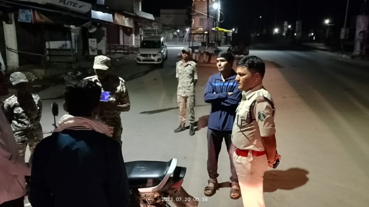 कोंडागांव पुलिस अधीक्षक  येदुवल्ली अक्षय कुमार निकले आकस्मिक रात्रि गस्त पर  रात्रि गस्त में तैनात अधिकारी एवं कर्मचारियों को दिये आवश्यक निर्देश