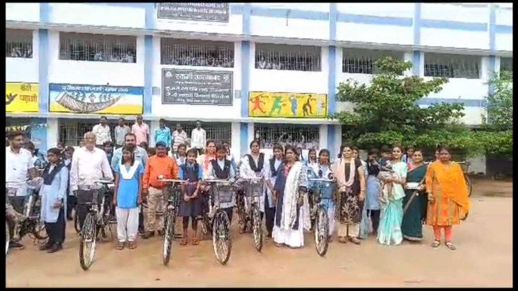 मुख्यमंत्री नि:शुल्क सरस्वती सायकिल योजना के तहत50 बालिकाओं को वितरण किया गया 