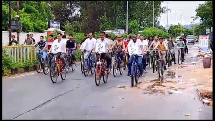 छत्तीसगढ़ में आगामी विधानसभा चुनाव के मद्देनजर बलरामपुर जिले में मतदाता जागरूकता के लिए साइकिल रैली का आयोजन