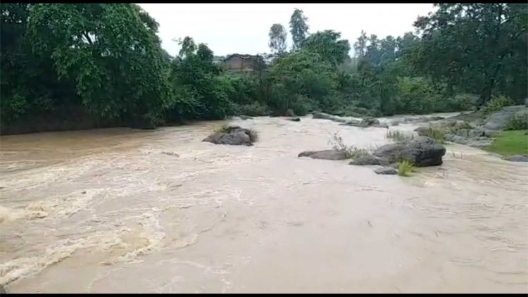 48 घण्टो से गौरेला पेण्ड्रा मरवाही जिले में रुक रुककर बारिश से नदी नाले उफान पर है