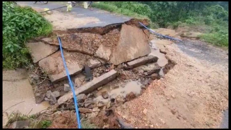 सरगुजा जिले में जिला प्रशासन की अनदेखी की वजह से जनपद मुख्यालय से 3 से 4 गांव का संपर्क टूट गया है