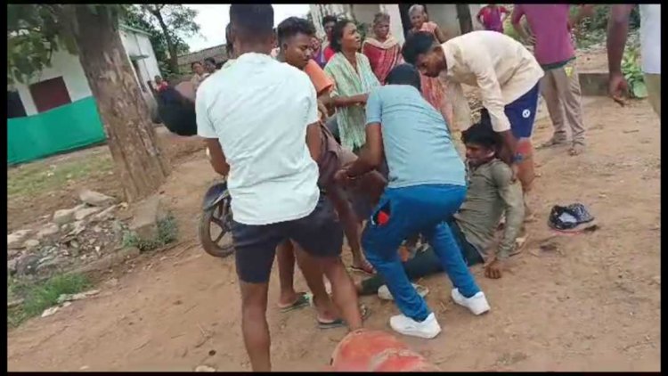 बीजापुर जिले के बासागुड़ा ( बिजली लाइन ) 11kv हाईटेंशन तार टूटकर गिरने से एक व्यक्ति की मौत अन्य एक घायल घायल युवक को जिला चिकित्सालय बीजापुर किया गया रेफर
