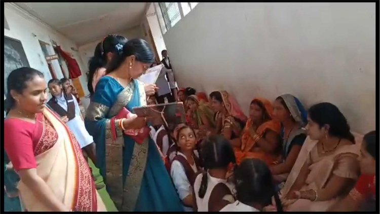 सरस्वती शिशु मंदिर उच्च माध्य. विद्यालय खरोरा में शिशु कक्षा अरूण, उदय कक्षाओं में अध्ययनरत भैया/बहिनों के माताओं का मातृ गोष्ठी का कार्यक्रम आयोजित किया गया