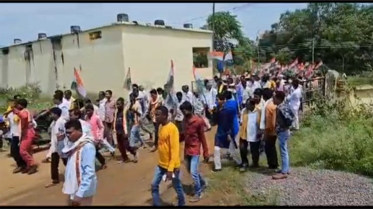 गरियाबंद के बिंद्रानवागढ़ विधान सभा क्षेत्र में बीते दो दिनो में 900 से भी ज्यादा लोगों ने जहां कांग्रेस प्रवेश किया तो वहीं 40 कांग्रेसीयों ने भाजपा प्रवेश किया
